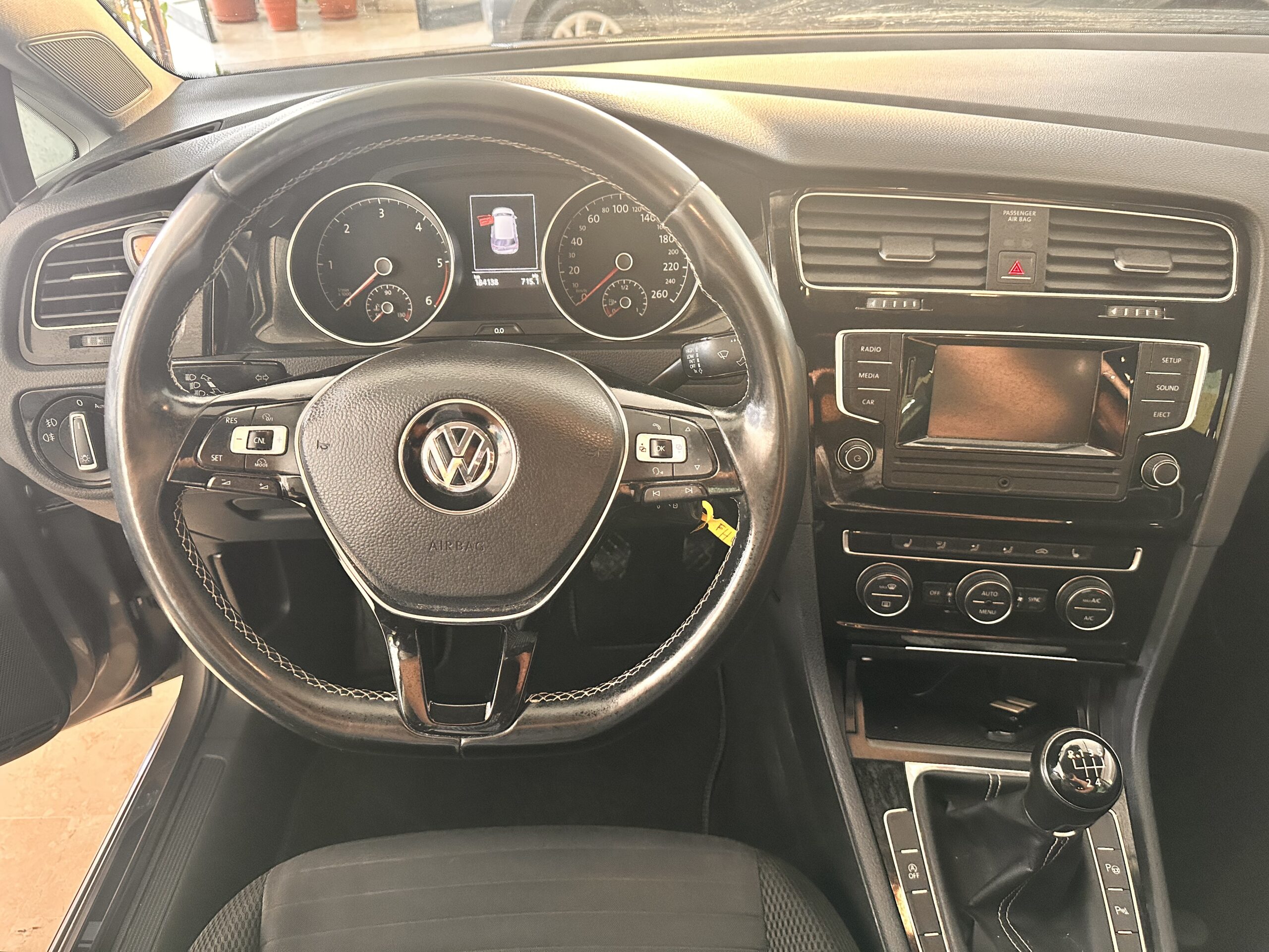 VOLKSWAGEN GOLF