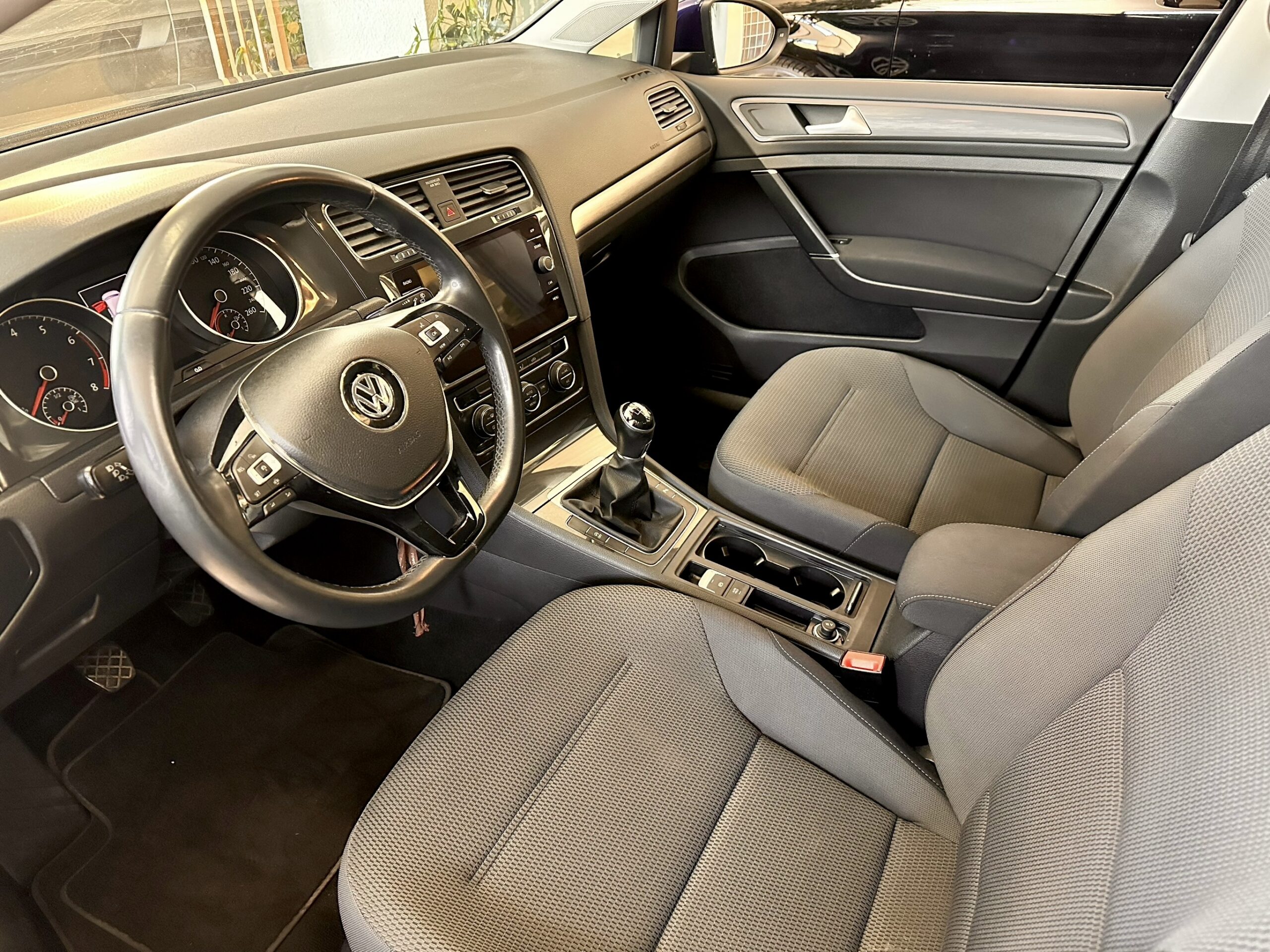 VOLKSWAGEN GOLF