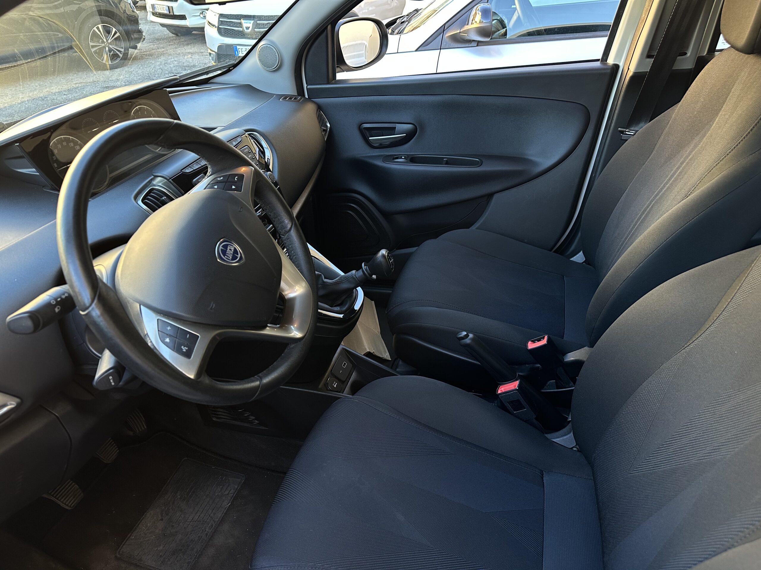 Lancia Ypsilon