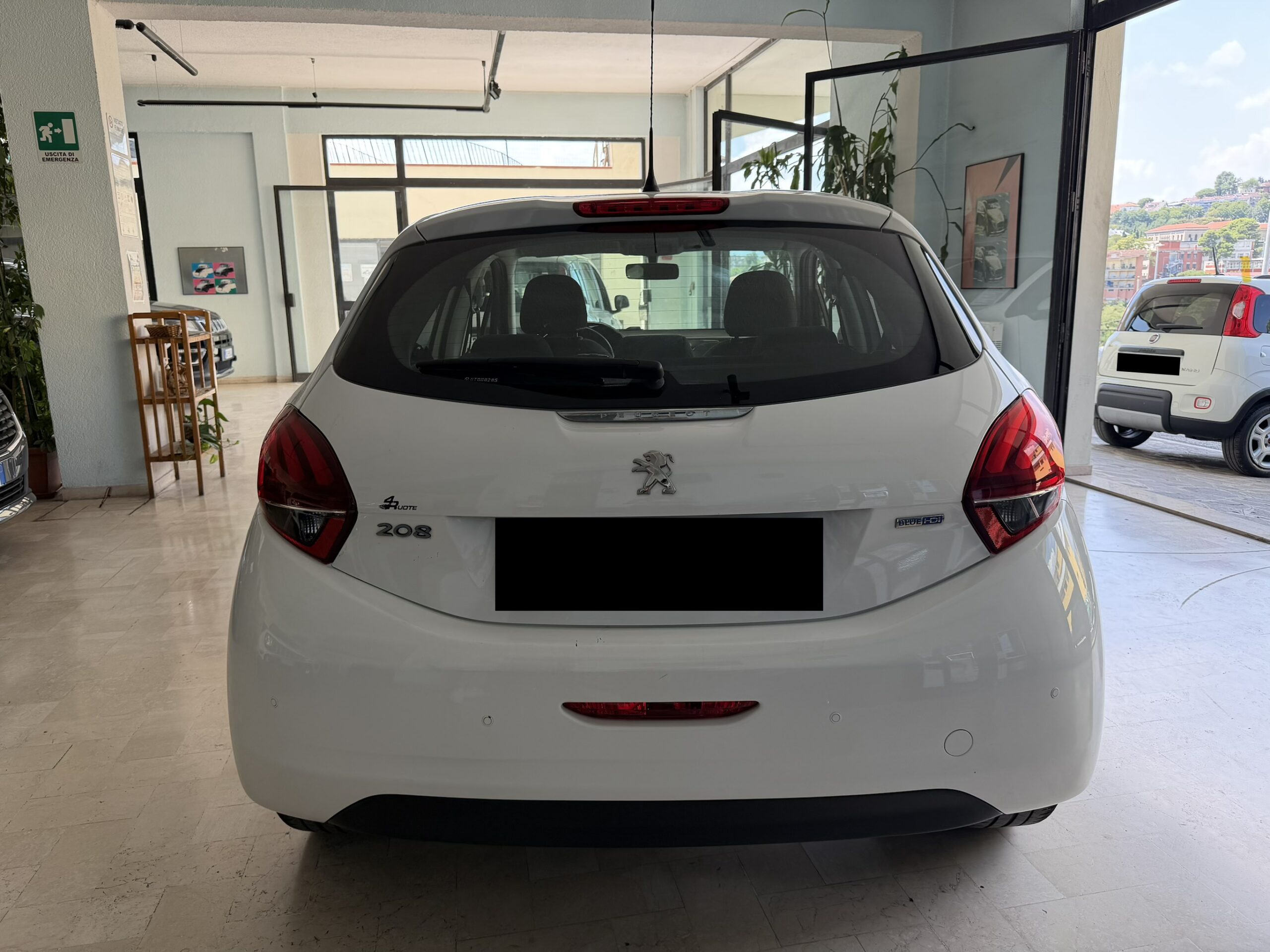 PEUGEOT 208