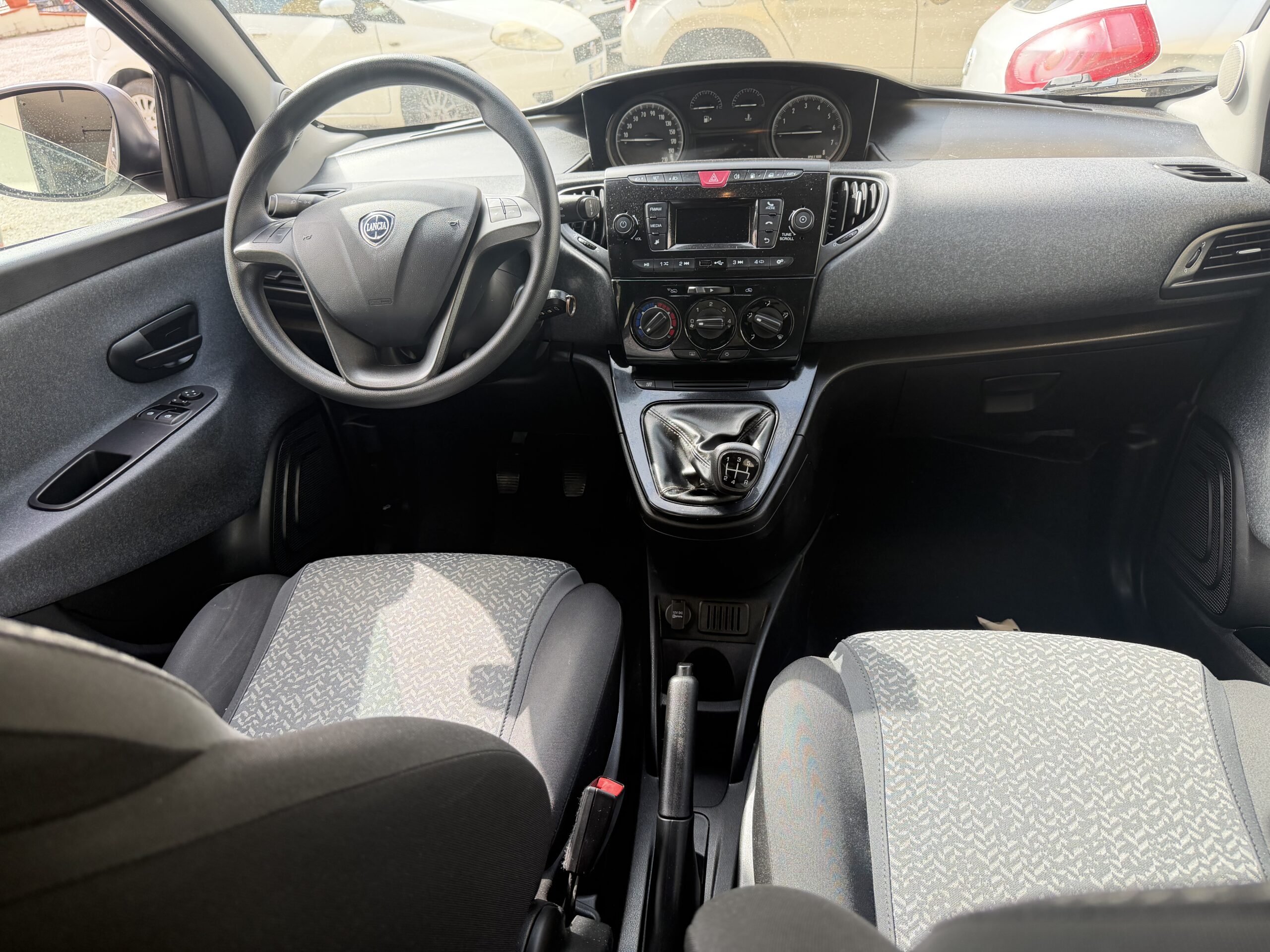 Lancia Ypsilon