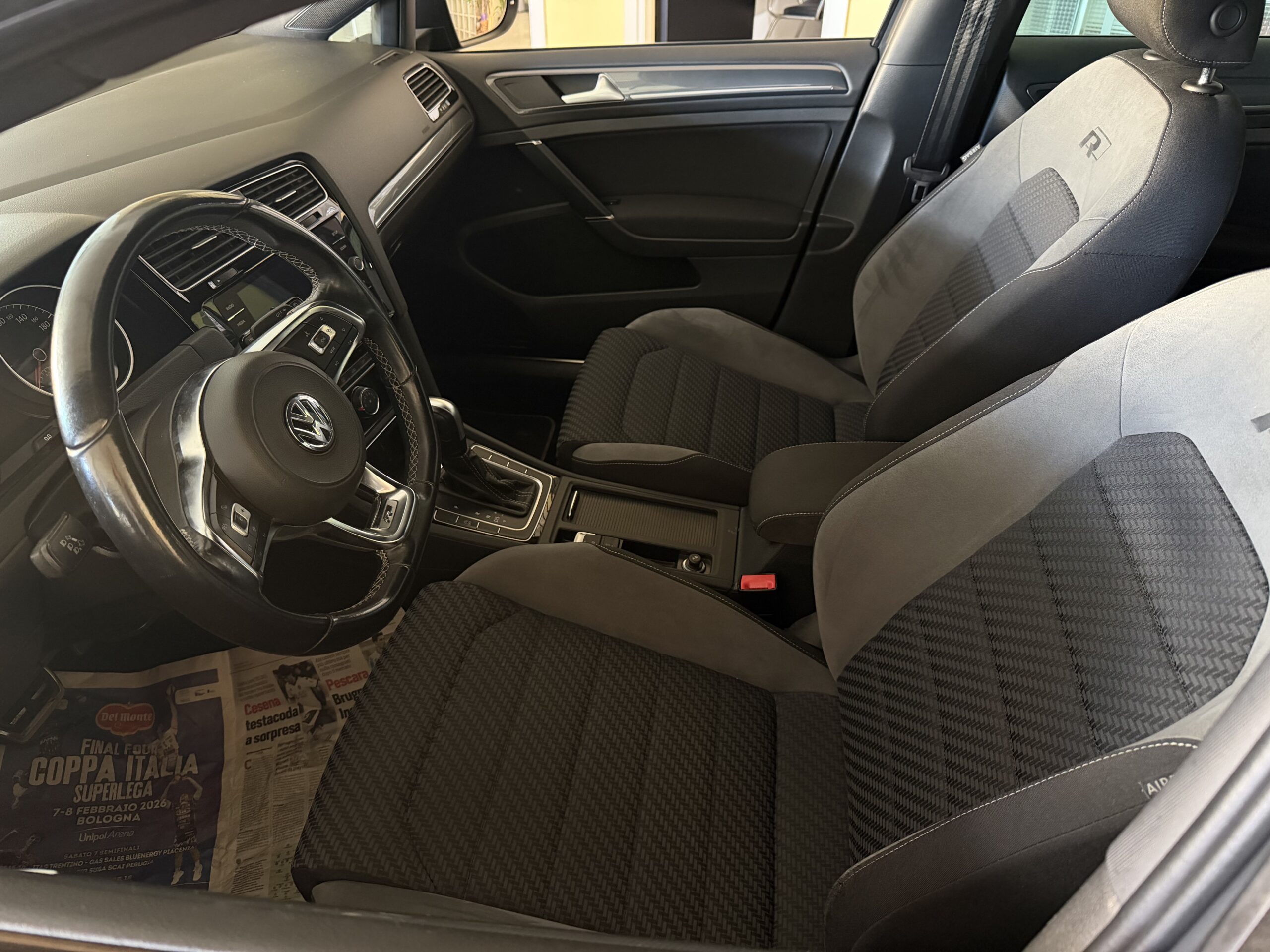 VOLKSWAGEN GOLF