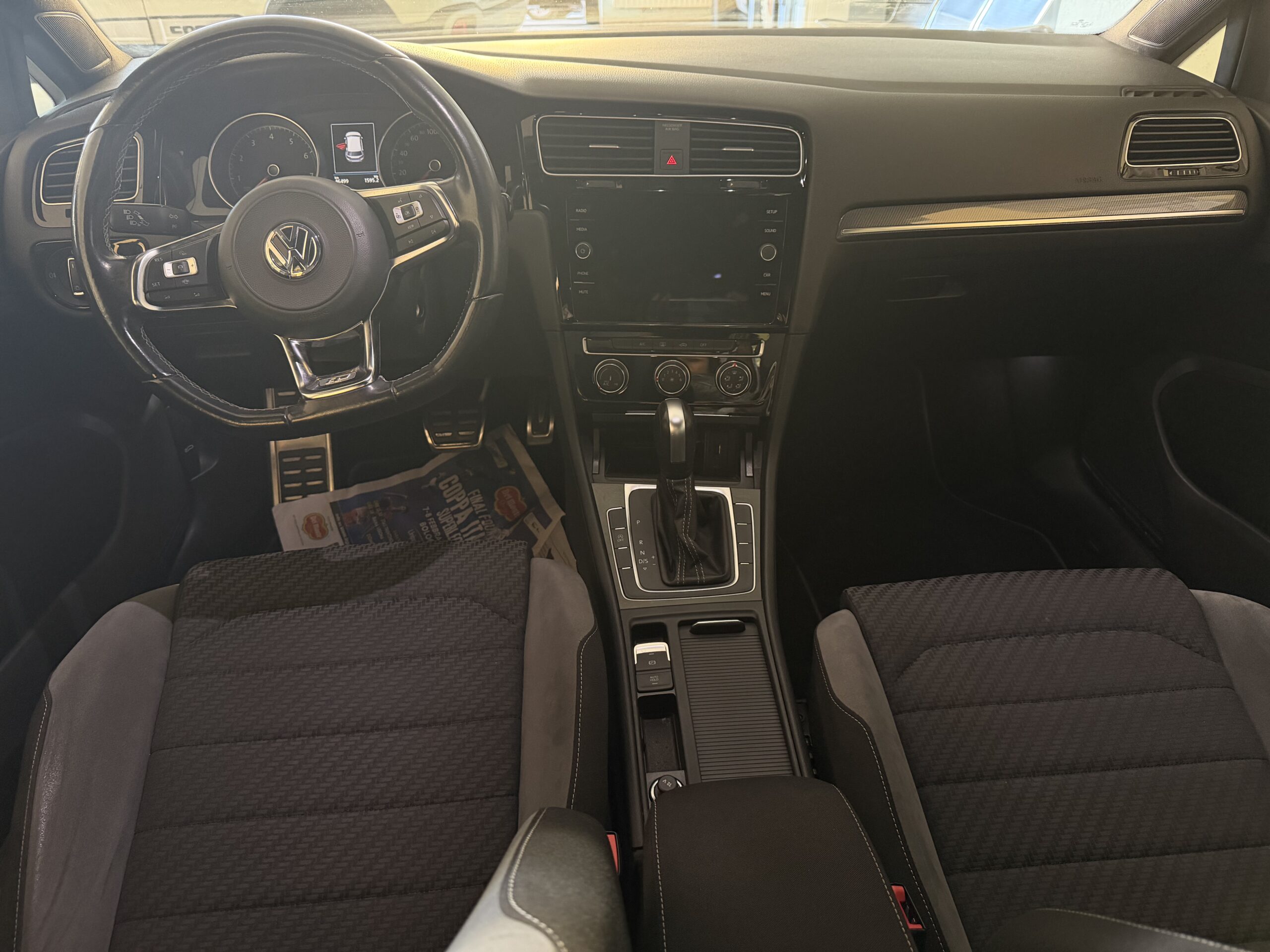 VOLKSWAGEN GOLF