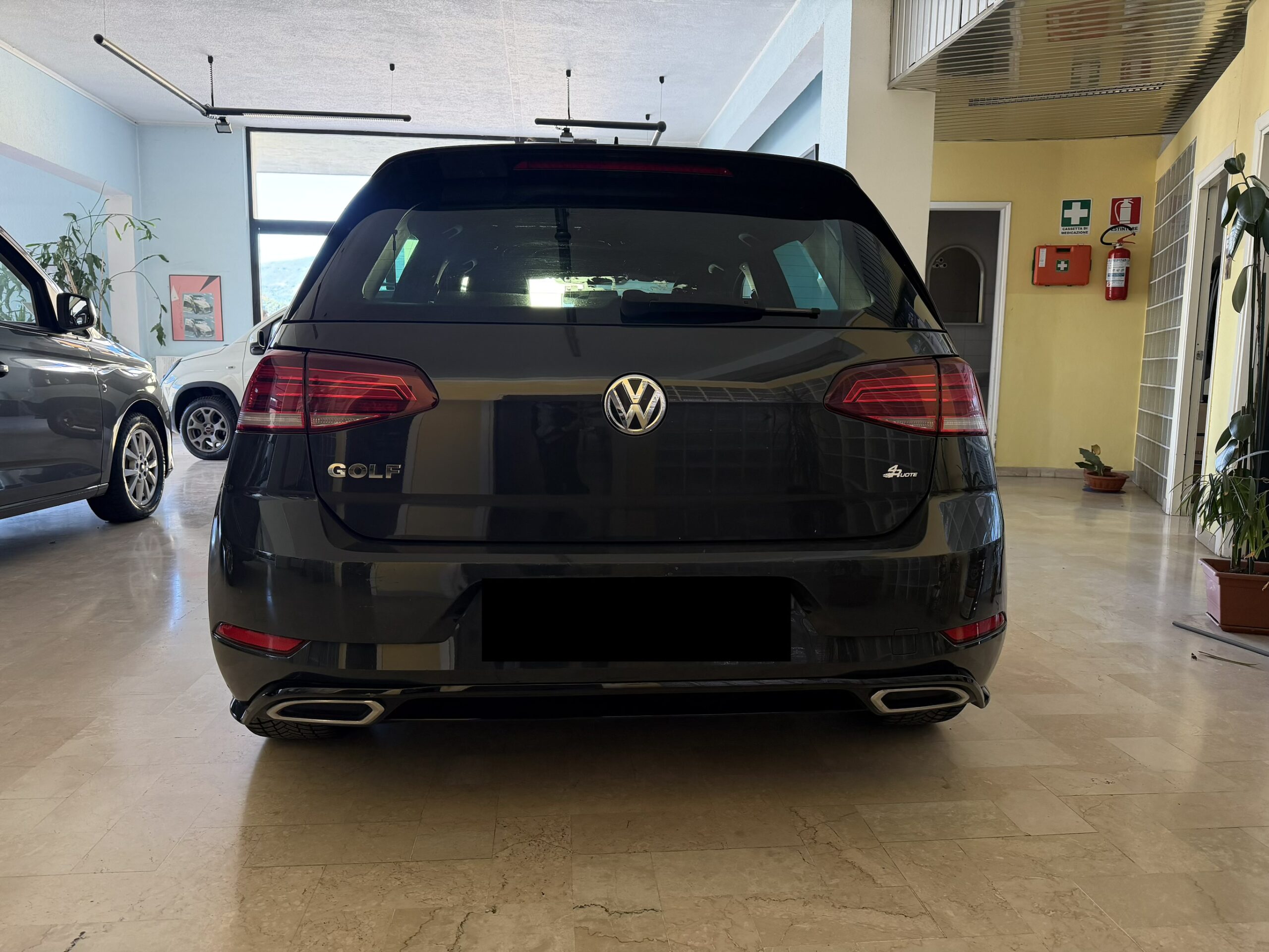VOLKSWAGEN GOLF